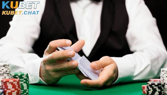 Những trường hợp Dealer Poker cần giao tiếp với nhà cái